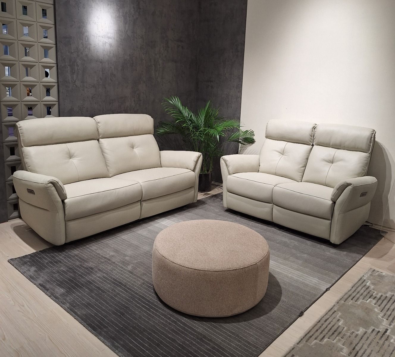 Taupen värinen nahkasohvakalusto Lexington