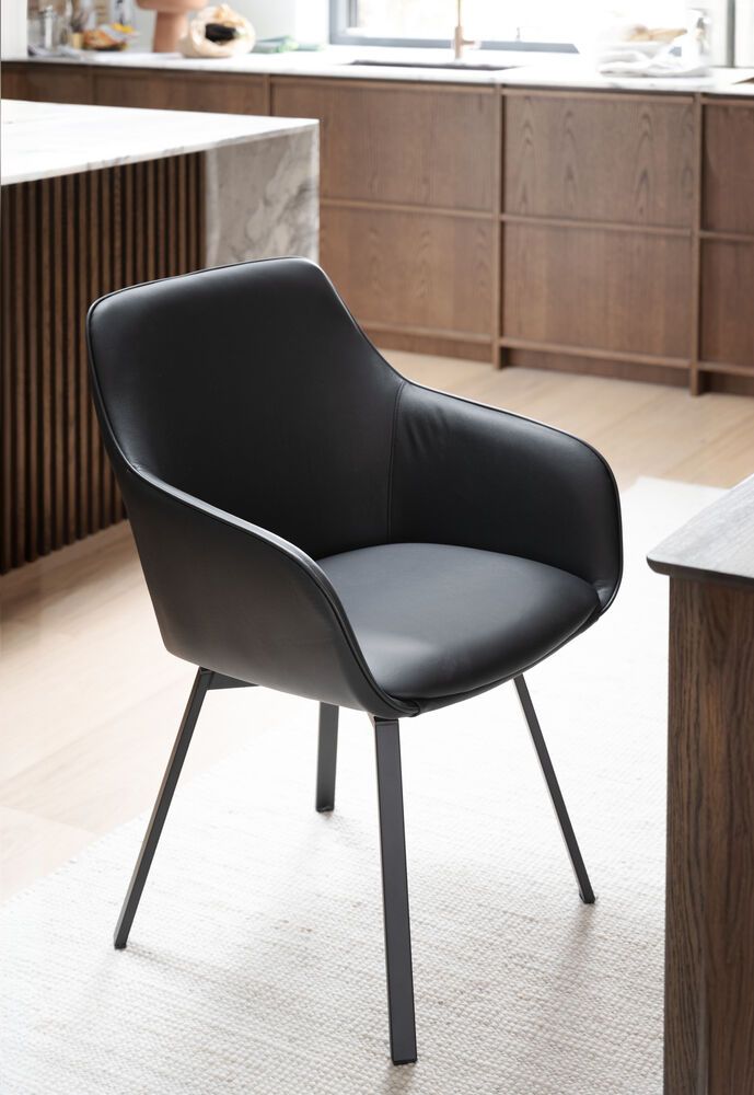 Rowico Alison nojatuoli, musta nahka/mustat metallijalat