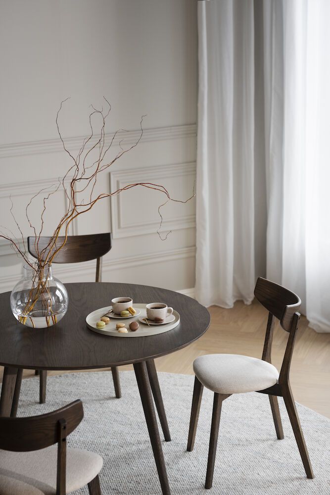 Rowico Yumi ruokapöytä, ruskea tammi