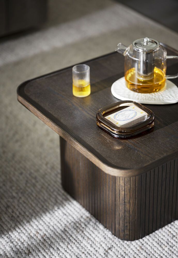 Rowico Sullivan kahvipöytä 60x60cm, ruskea tammi