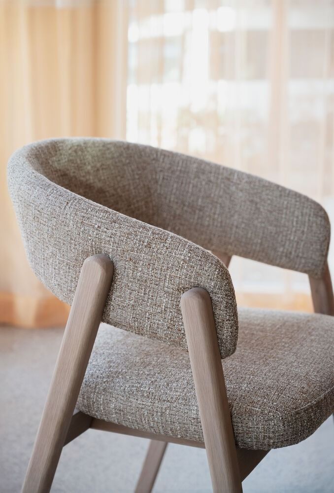 Rowico Barnaby nojatuoli, valkopesty tammi/beige