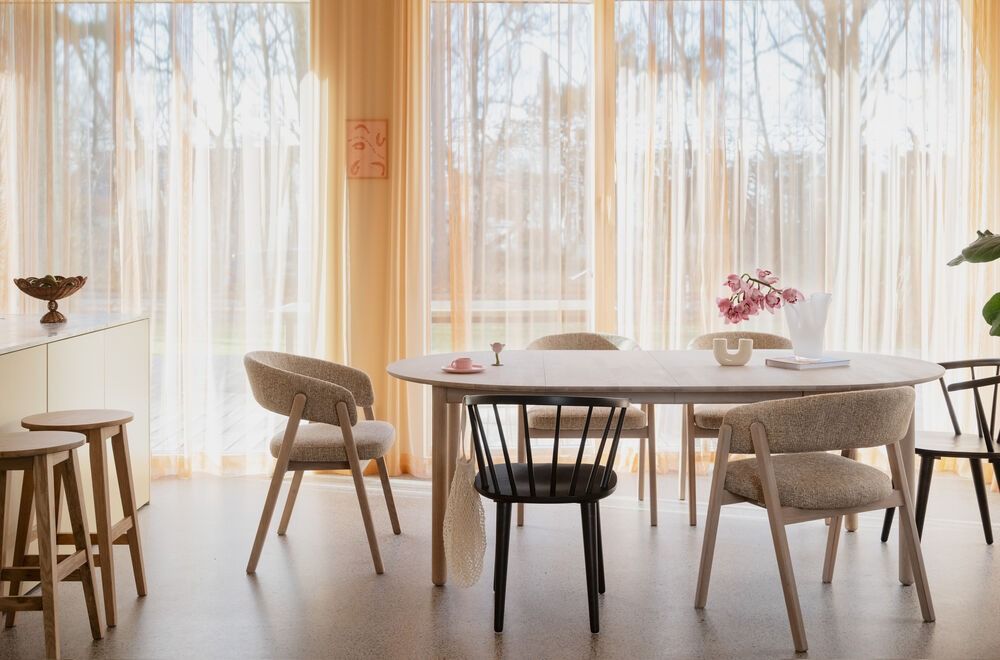 Rowico Barnaby nojatuoli, valkopesty tammi/beige