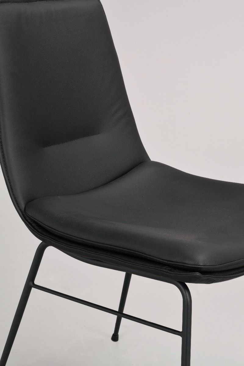 Rowico Lowell tuoli suorilla jaloilla, musta