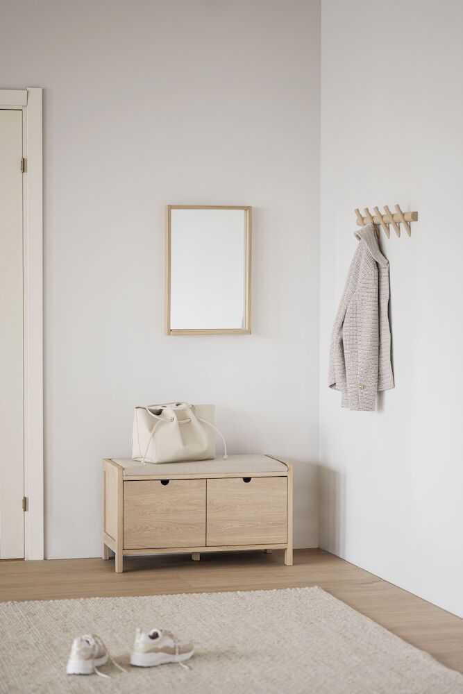 Rowico Hillmond-istuinpenkki 2-laatikolla, valkopesty tammi/beige