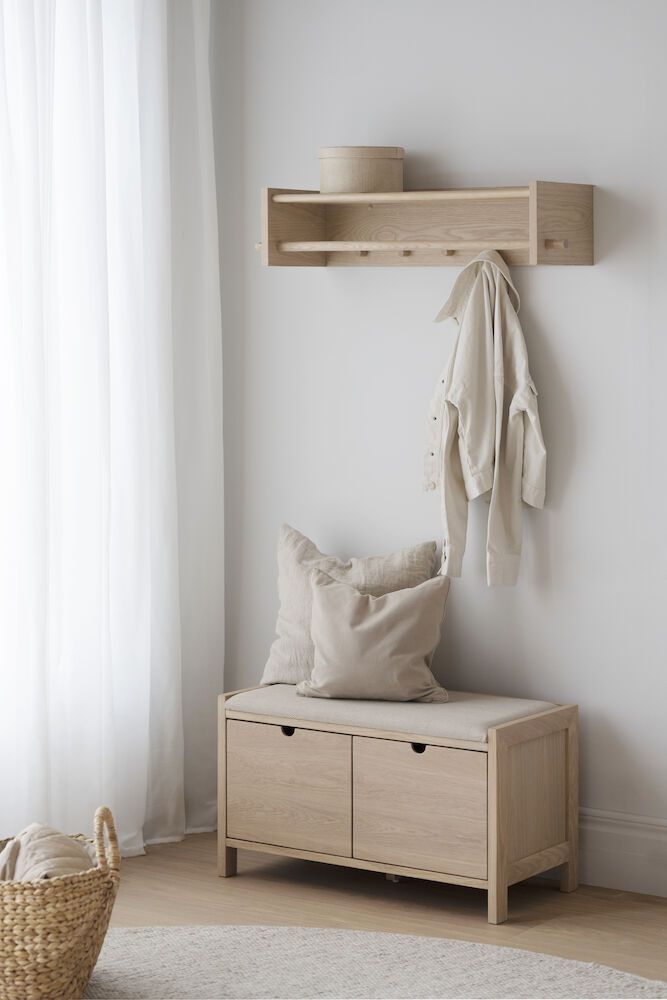 Rowico Hillmond-istuinpenkki 2-laatikolla, valkopesty tammi/beige