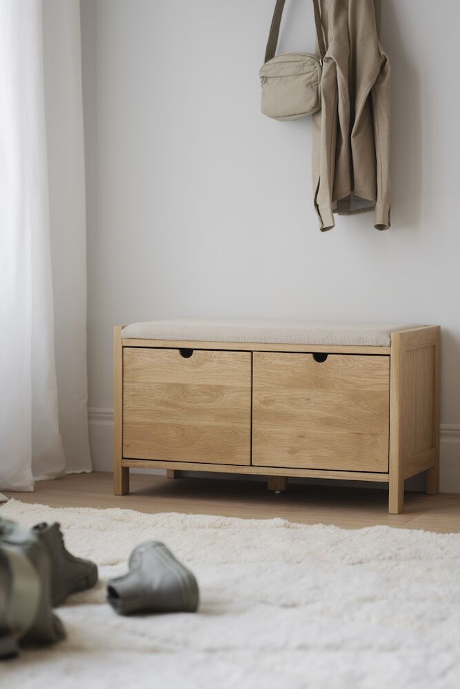 Rowico Hillmond-istuinpenkki 2-laatikolla, lakattu tammi/beige