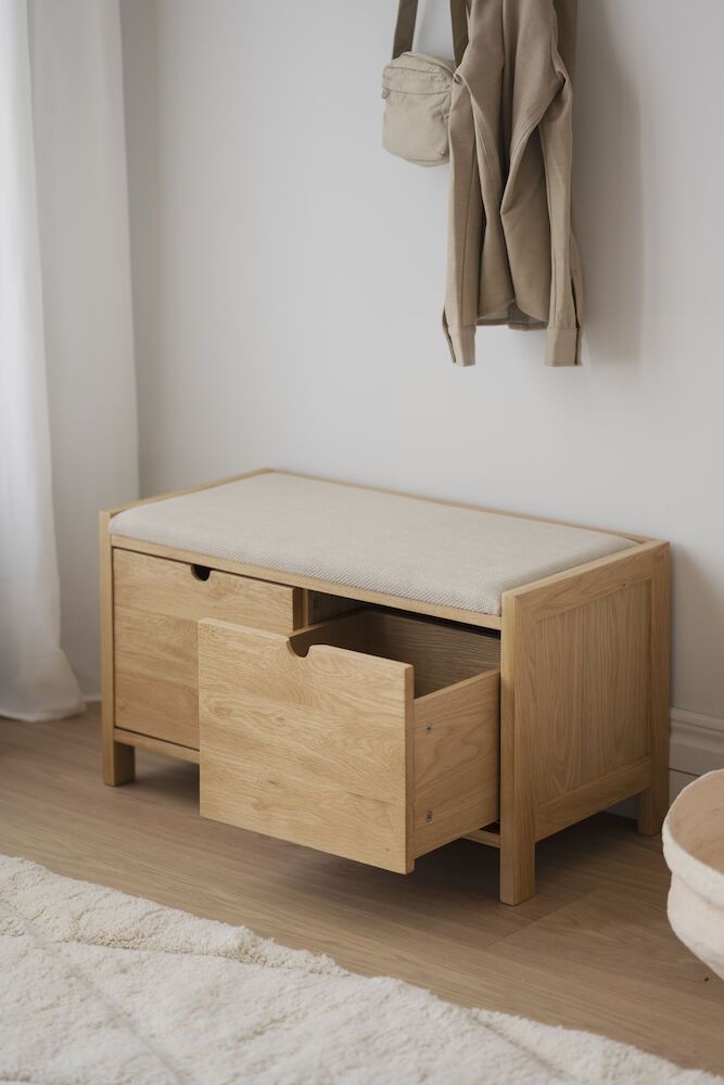 Rowico Hillmond-istuinpenkki 2-laatikolla, lakattu tammi/beige