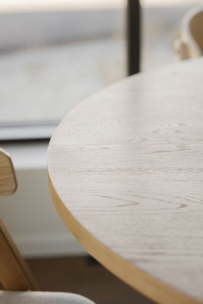 Rowico Glenside ruokapöytä Ø130, tammi