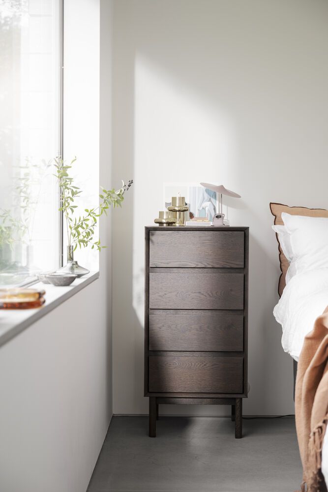 Rowico Mackay lipasto 4 -laatikolla, ruskea tammi