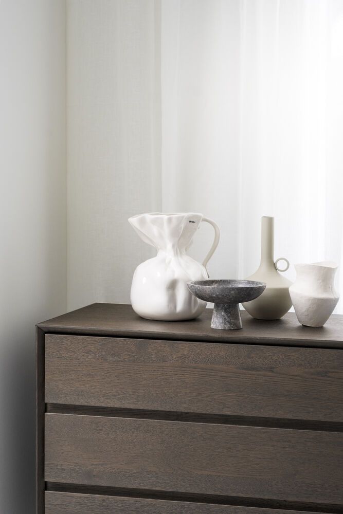 Rowico Mackay leveä lipasto, ruskea tammi