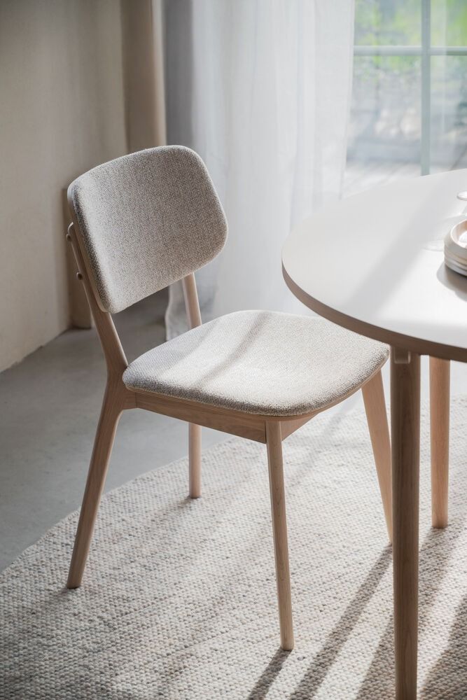 Rowico Barrett tuoli, valkopesty tammi/beige