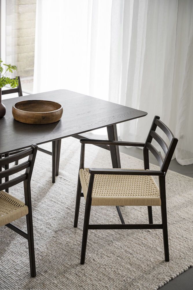 Rowico Harlan käsinojatuoli, ruskea tammi