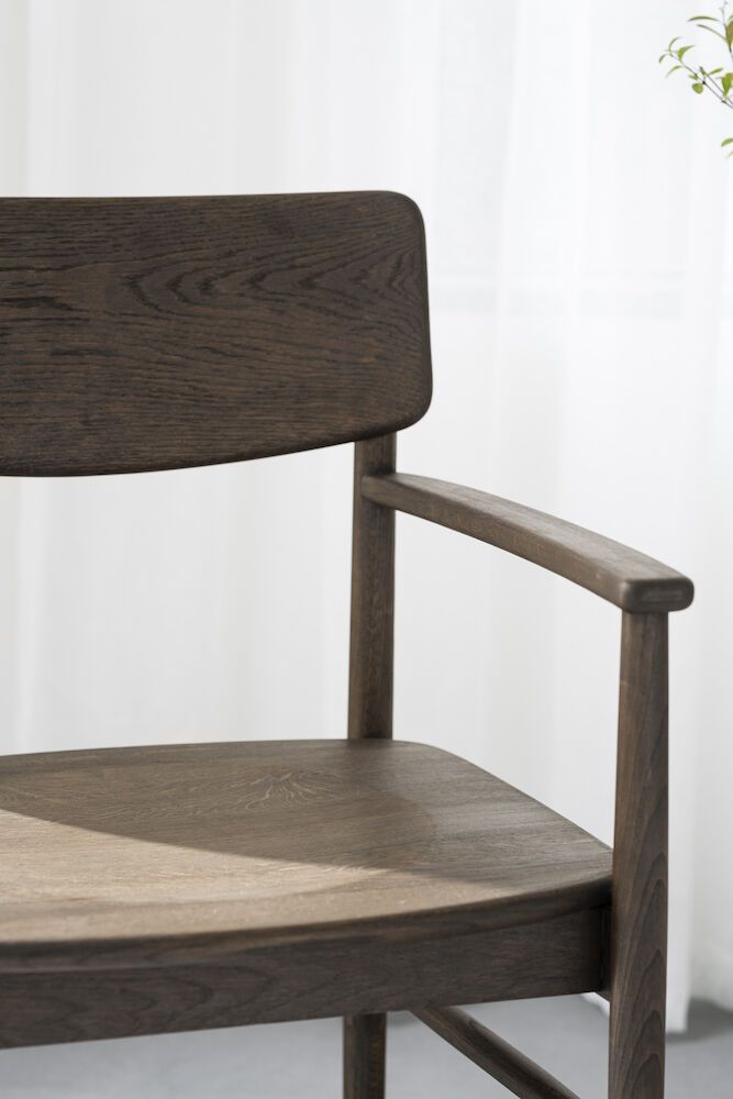 Rowico Maidstone käsinojatuoli, ruskea tammi