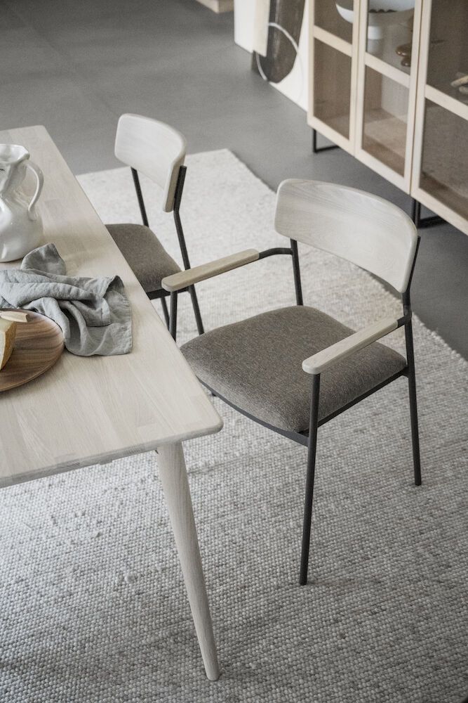 Rowico Maymont käsinojatuoli, valkopesty tammi