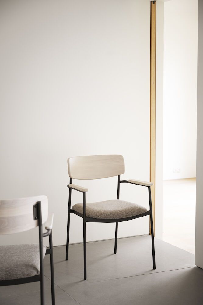 Rowico Maymont käsinojatuoli, valkopesty tammi