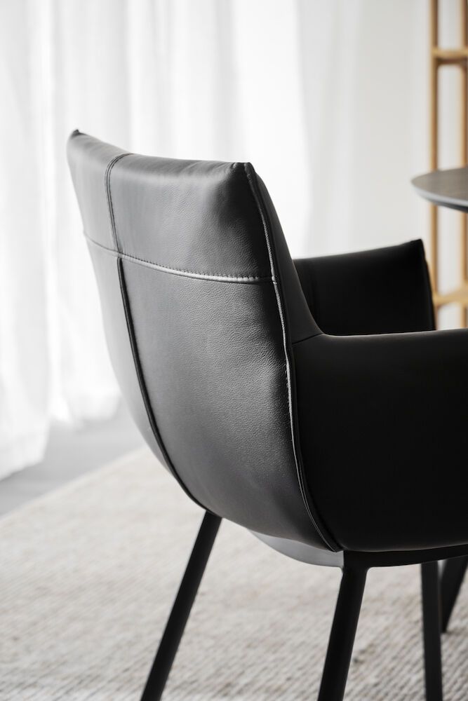 Rowico Hinckley käsinojatuoli, musta nahka