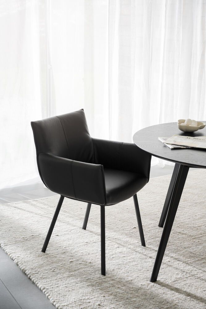 Rowico Hinckley käsinojatuoli, musta nahka