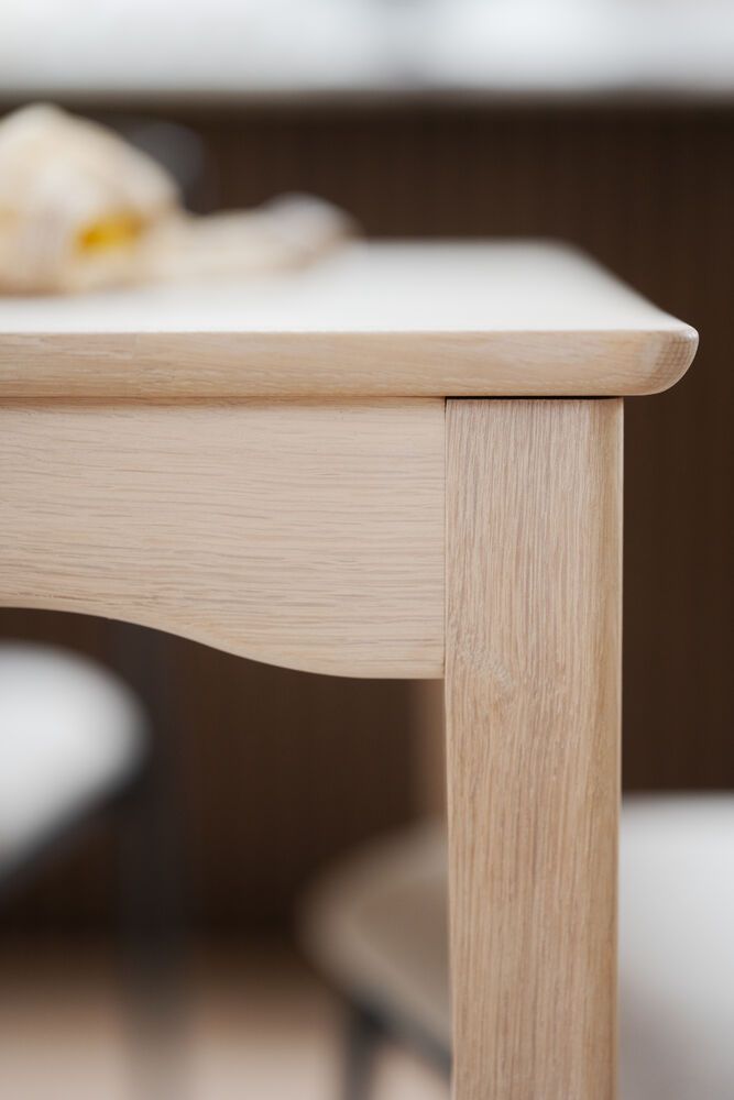 Rowico Markham ruokapöytä 180cm, valkopesty tammi