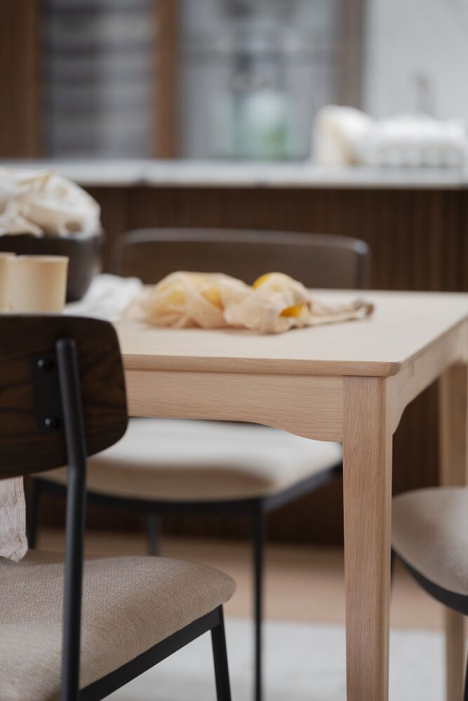 Rowico Markham ruokapöytä 180cm, valkopesty tammi