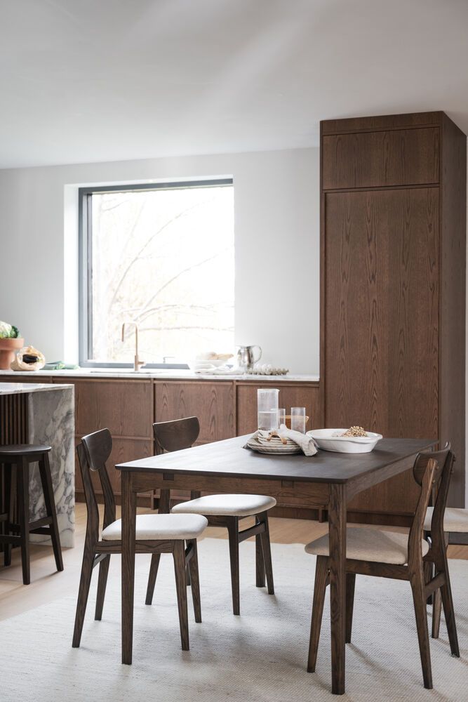 Rowico Markham ruokapöytä 140cm, ruskea tammi