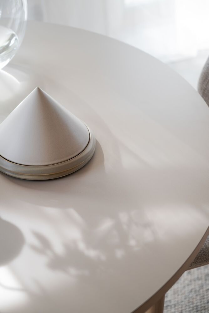 Rowico Fairmount ruokapöytä pyöreä 120cm, beige/valkopesty tammi