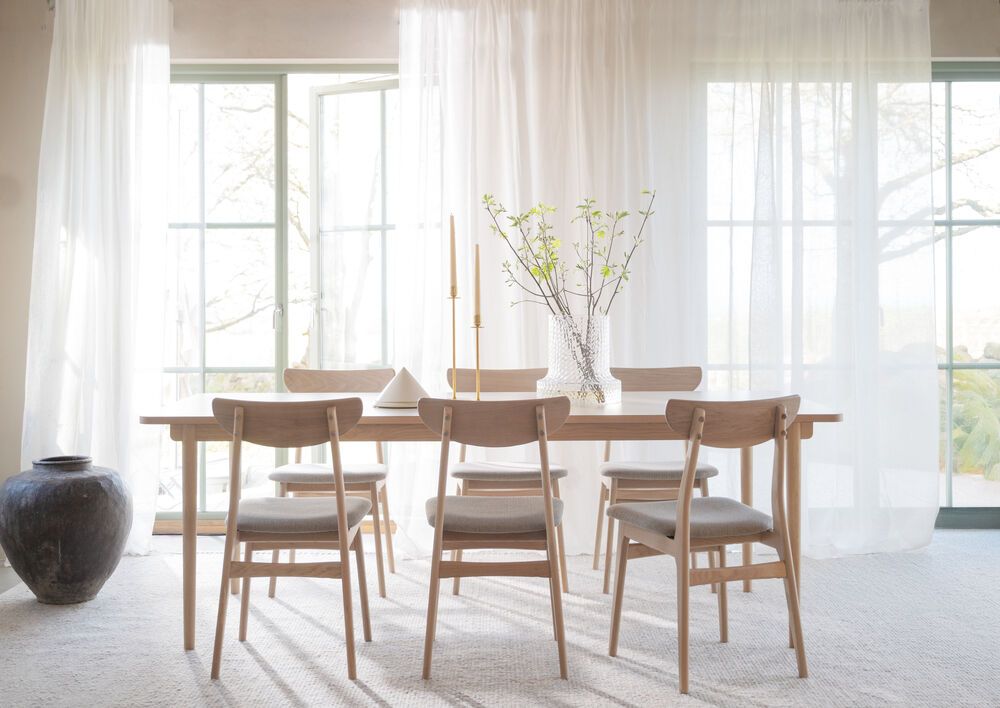 Rowico Fairmount ruokapöytä, valkopesty tammi/beige