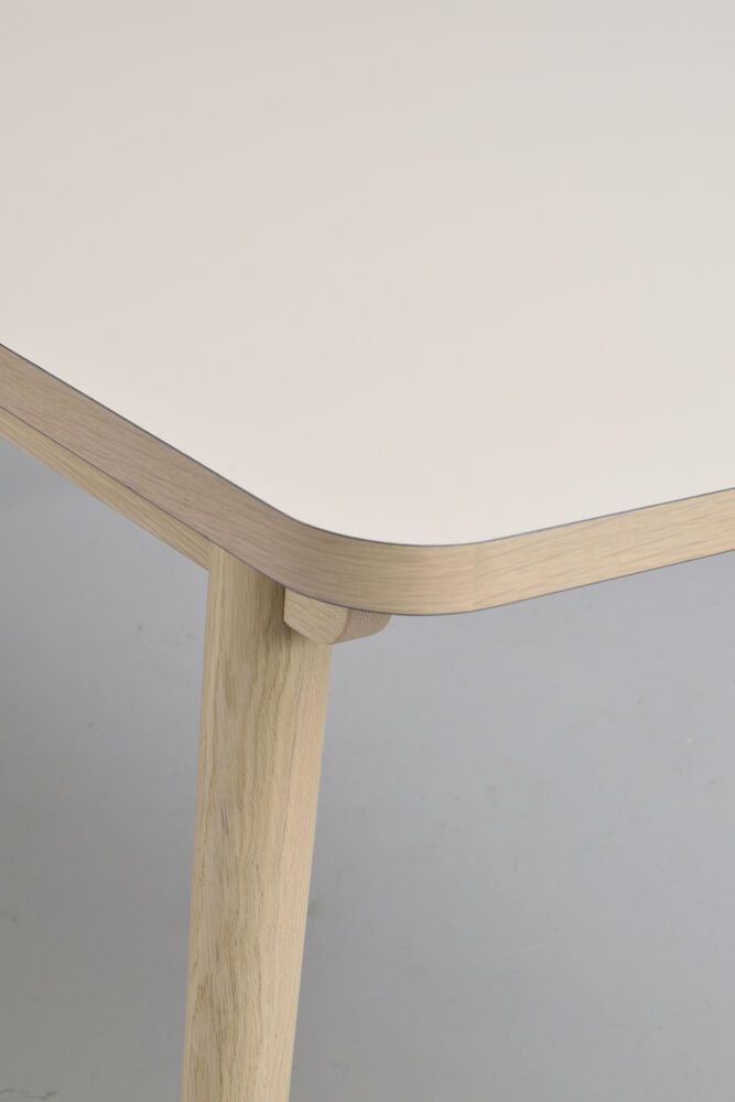 Rowico Fairmount ruokapöytä, valkopesty tammi/beige