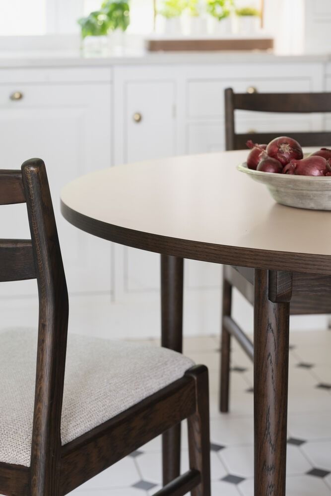 Rowico Fairmount ruokapöytä pyöreä 120cm, beige/ruskea tammi