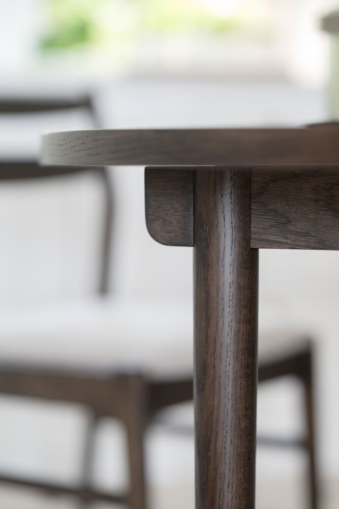 Rowico Fairmount ruokapöytä pyöreä 120cm, beige/ruskea tammi