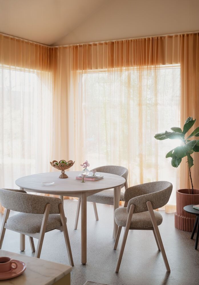 Rowico Derrymore ruokapöytä pyöreä 120cm, valkopesty tammi