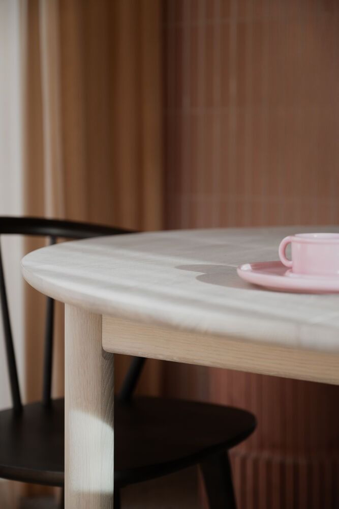 Rowico Derrymore ruokapöytä pyöreä 120cm, valkopesty tammi