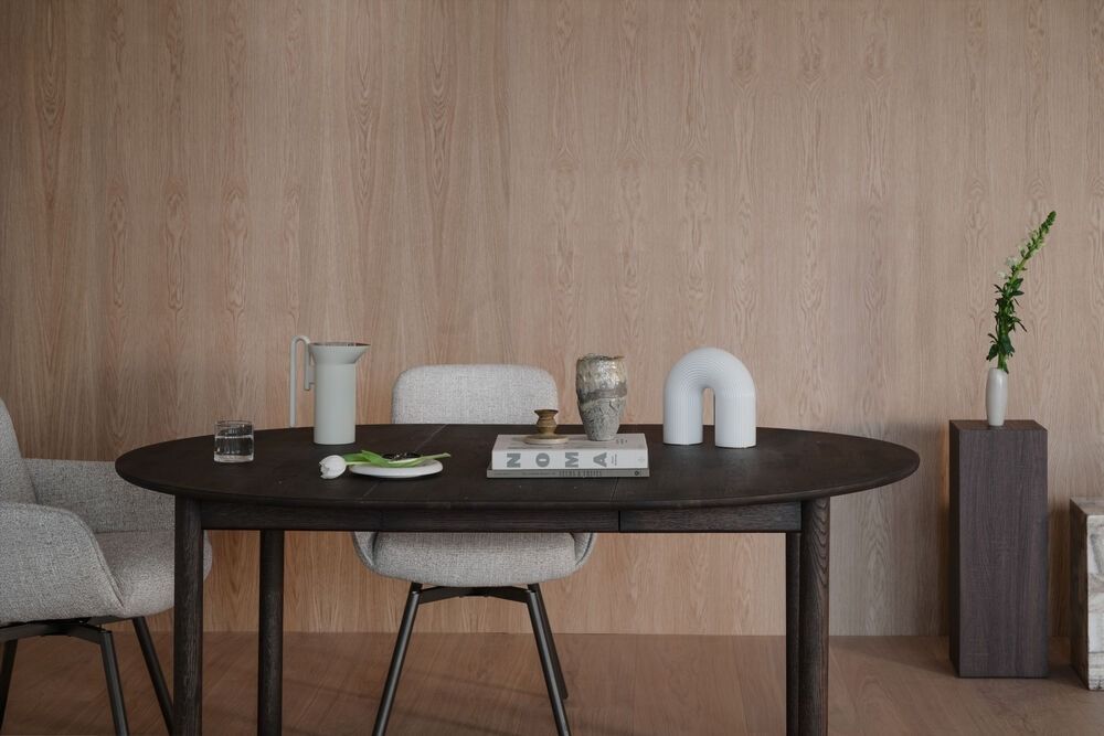 Rowico Derrymore ruokapöytä pyöreä 120cm, ruskea tammi