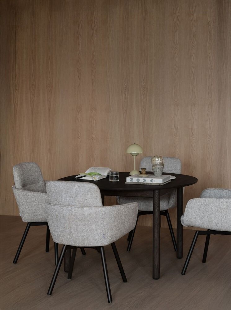 Rowico Derrymore ruokapöytä pyöreä 120cm, ruskea tammi