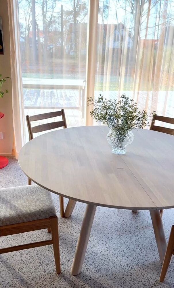 Rowico Clapperton ruokapöytä pyöreä 140cm, valkopesty tammi