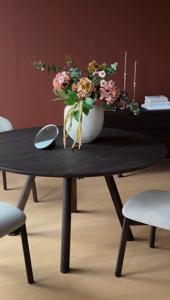 Rowico Clapperton ruokapöytä pyöreä 140cm, ruskea tammi