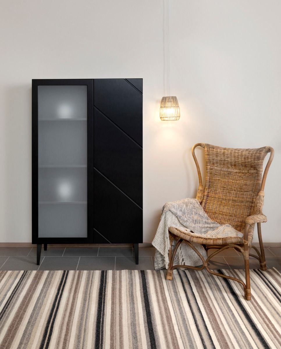 Hiipakka Vilja korkea vitriini/kaappi, musta