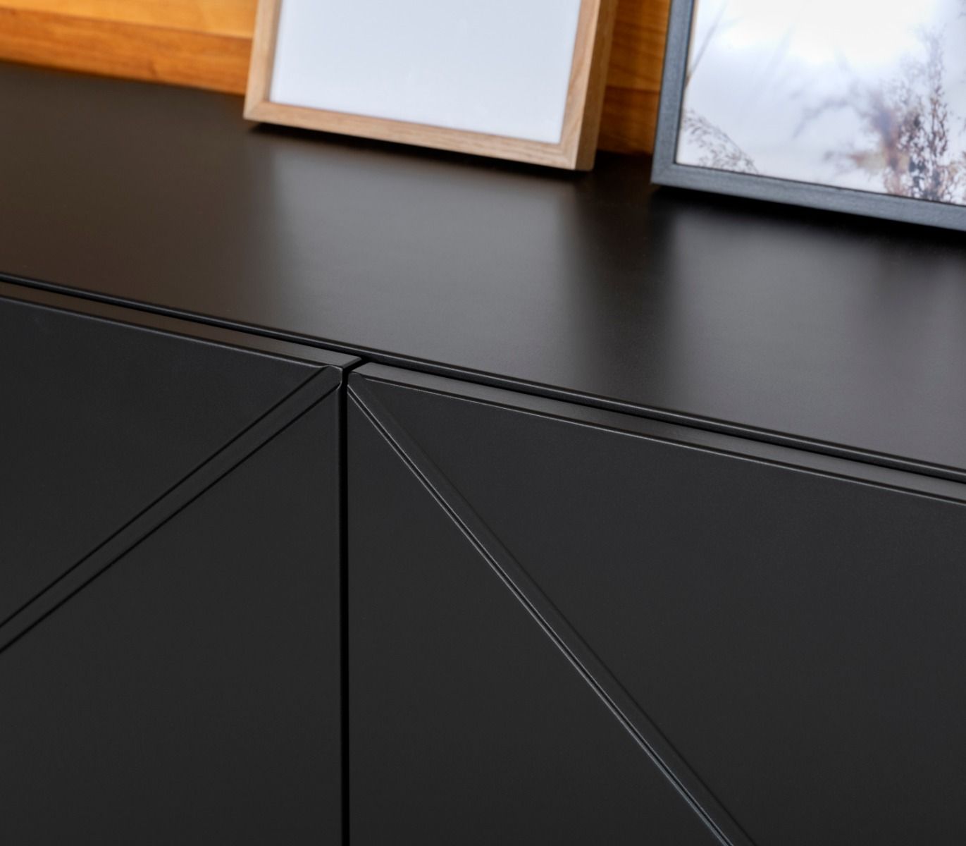 Hiipakka Vilja tv-taso 150cm ovilla+laatikoilla, musta