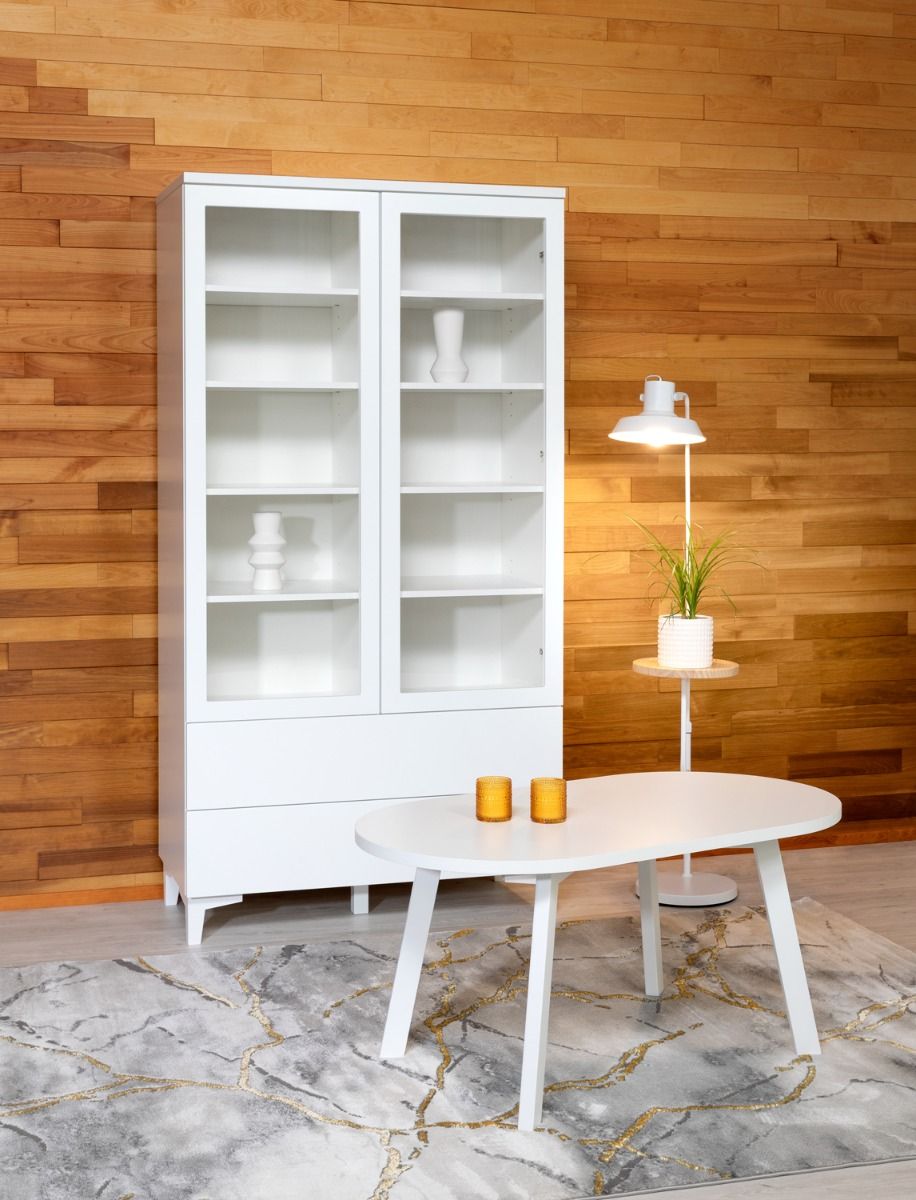 Hiipakka Anton vitriini laatikoilla