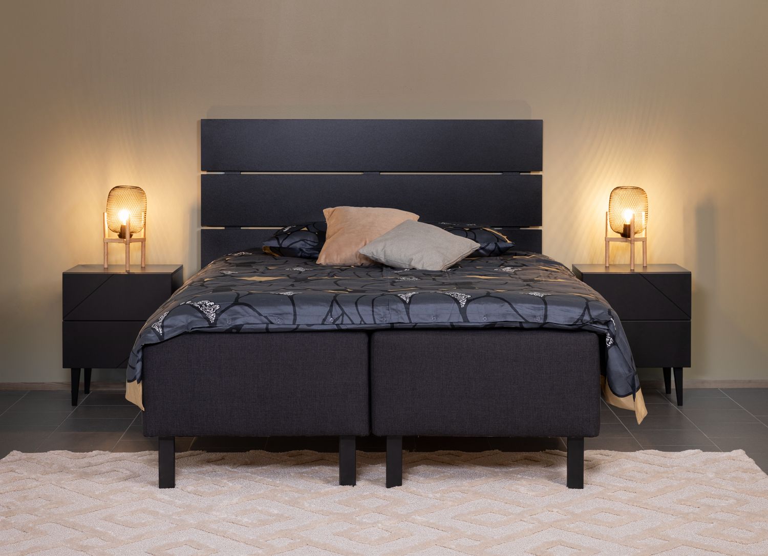 Hiipakka Black 125 cm sängynpääty, eri värejä