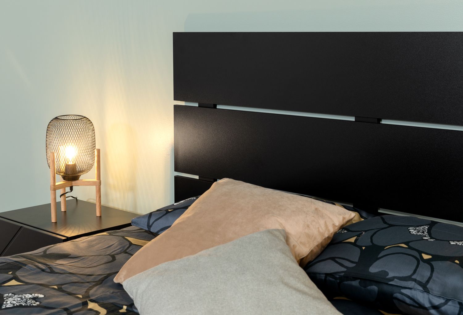 Hiipakka Black 125 cm sängynpääty, eri värejä