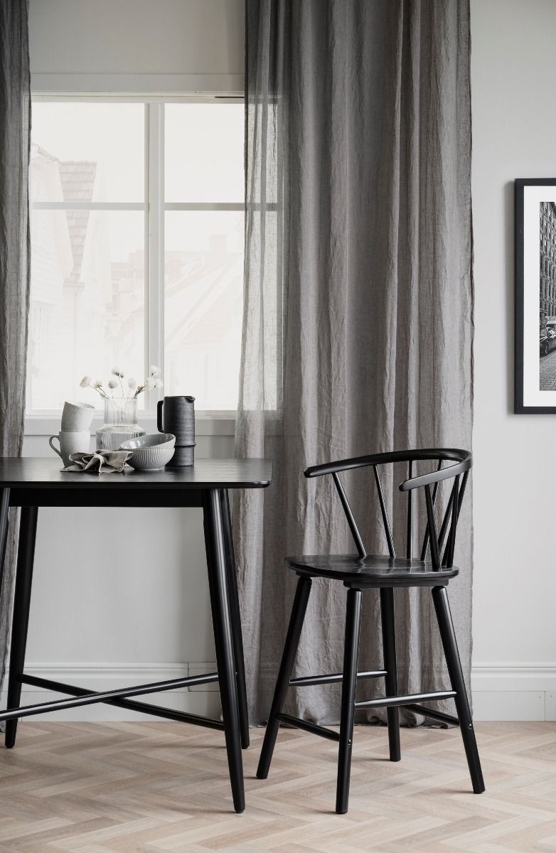 Rowico Lotta baaripöytä 90x90 cm, musta