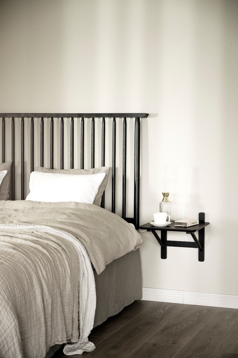 Rowico Camrose seinään kiinnitettävä yöpöytä, musta