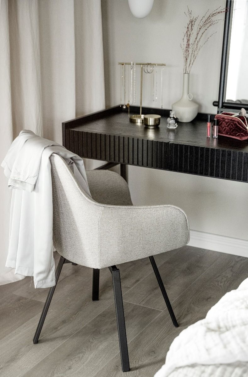 Rowico Alison nojatuoli, beige/musta