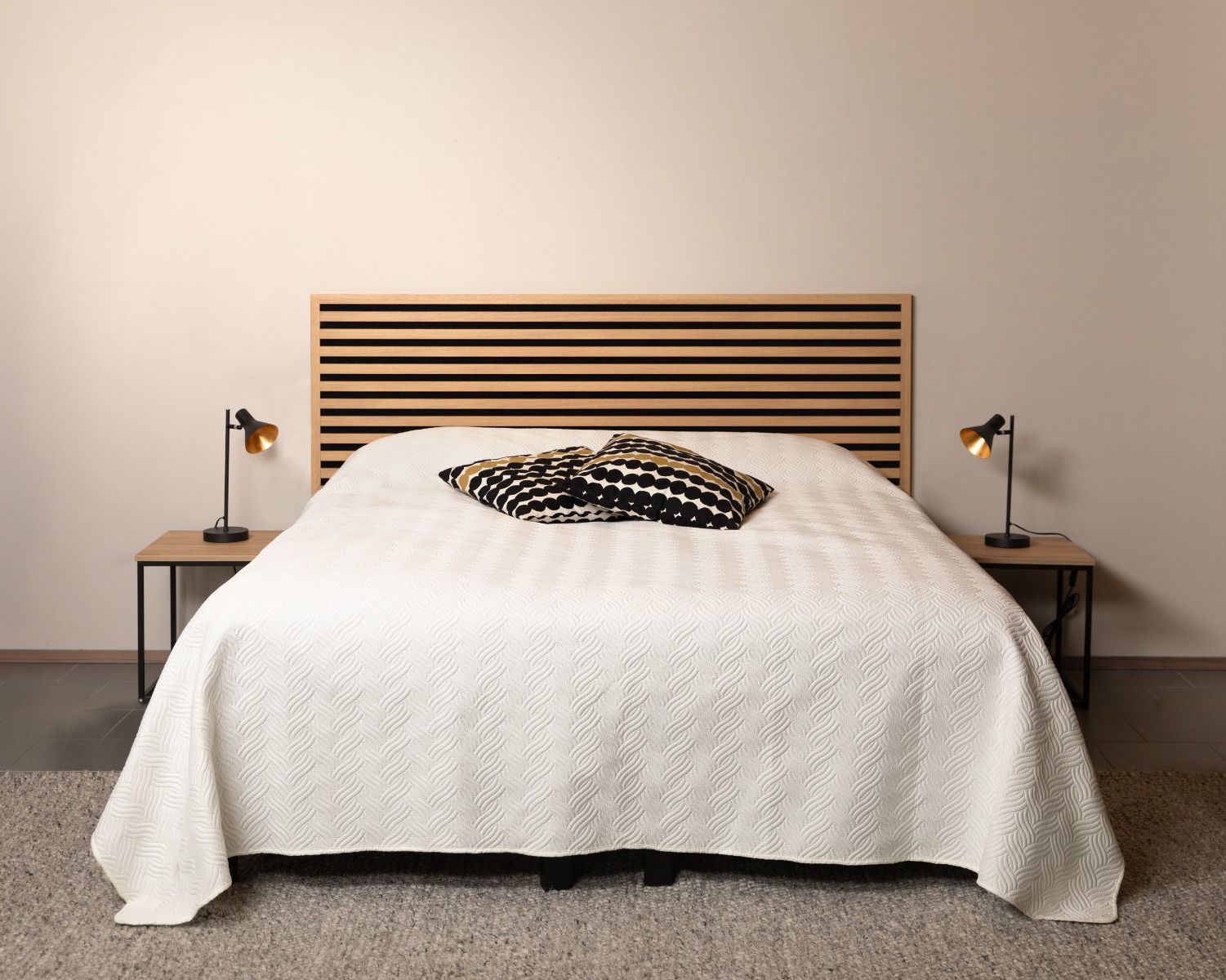 Sointu Sisustuspaneeli 200, tammi/musta