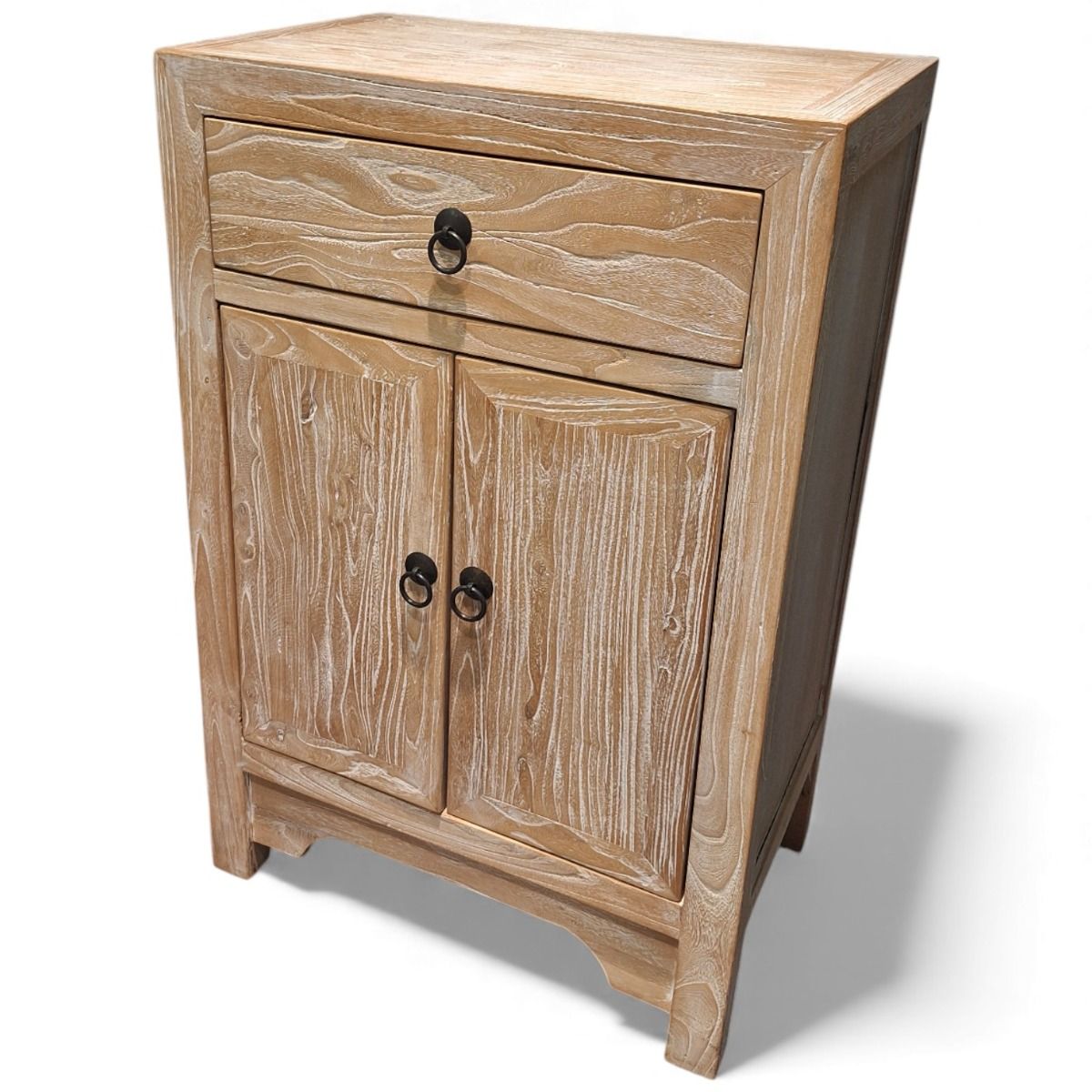 Provence vintagepuusta tehty lipastokaappi