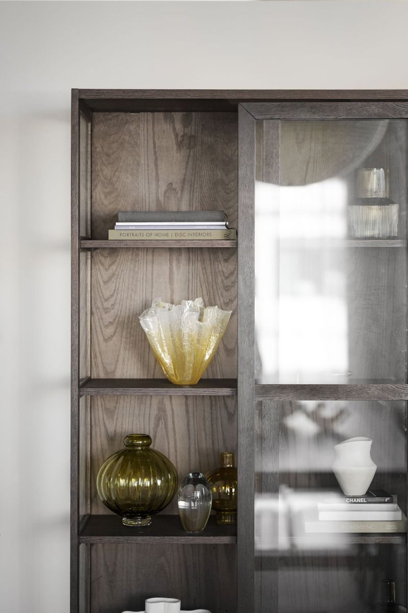 Rowico Hazelton vitriini, ruskea