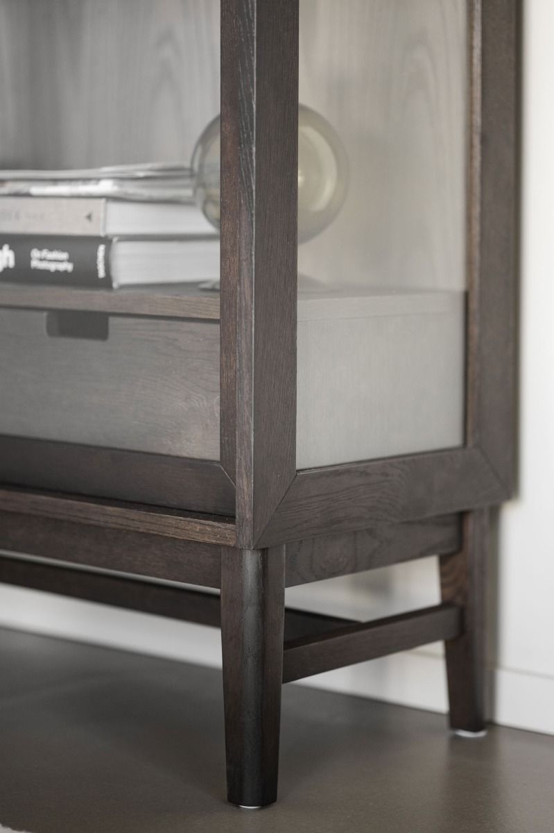 Rowico Hazelton vitriini, ruskea