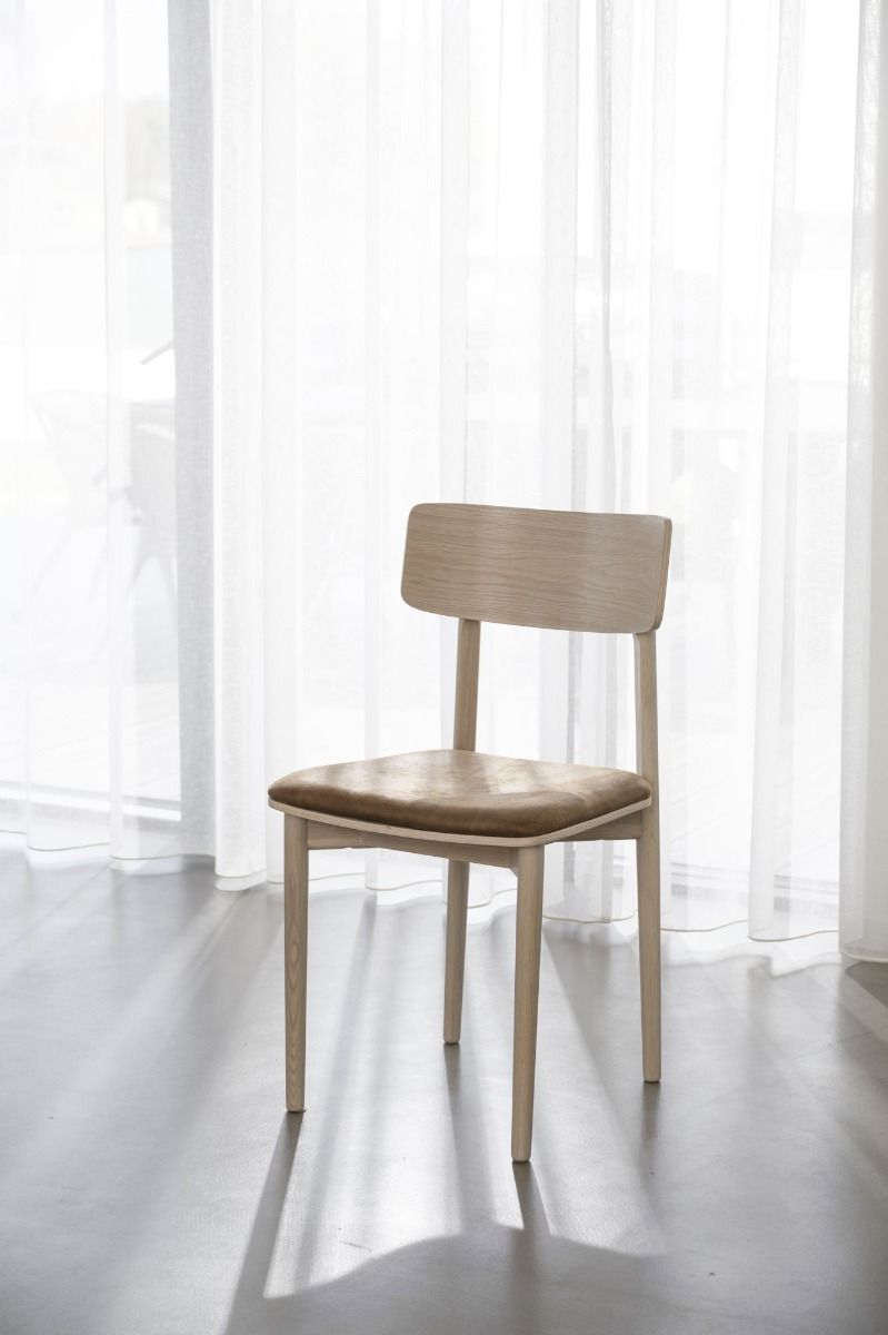 Rowico Wolcott tuoli, valkopesty/ruskea