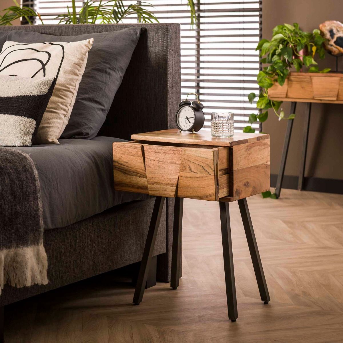 Amsterdam yöpöytä, ruskea