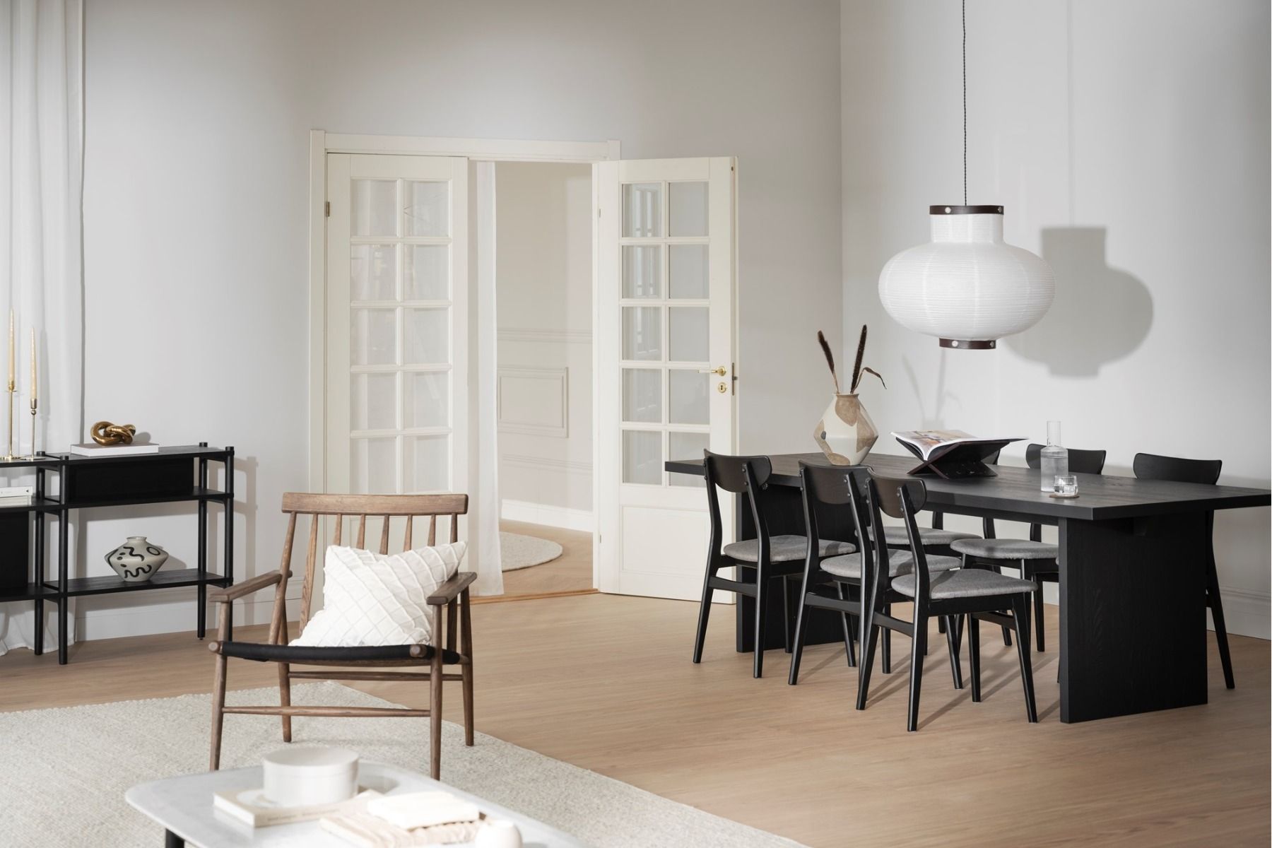 Rowico Emmett-ruokapöytä, musta